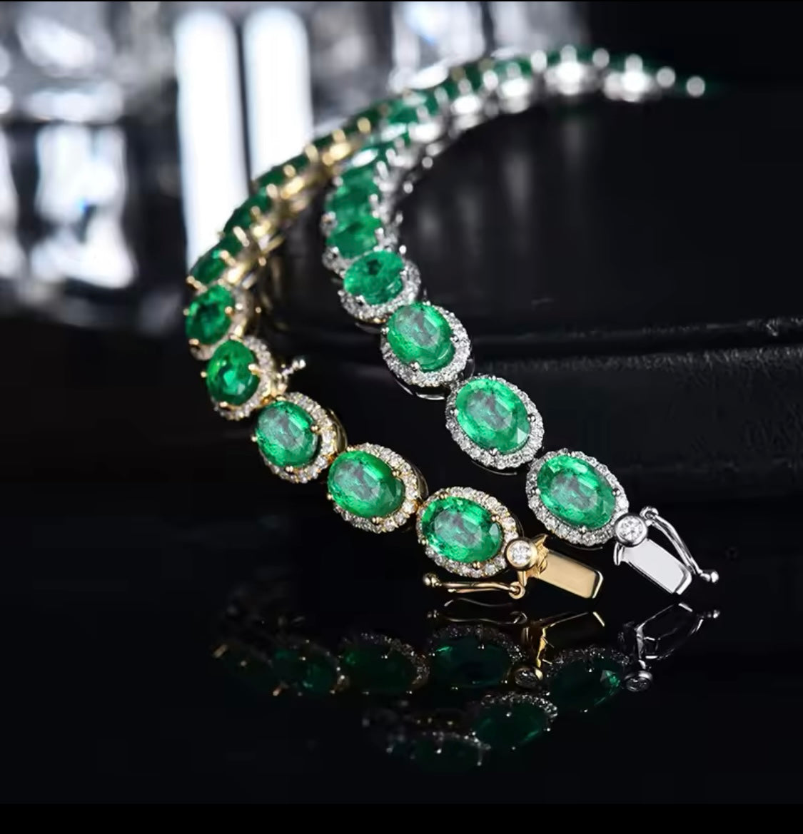 18Kt White & Yellow Gold 27.06 ct Emerald Double Layer Bracelet with Natural Diamonds 3.65 ct