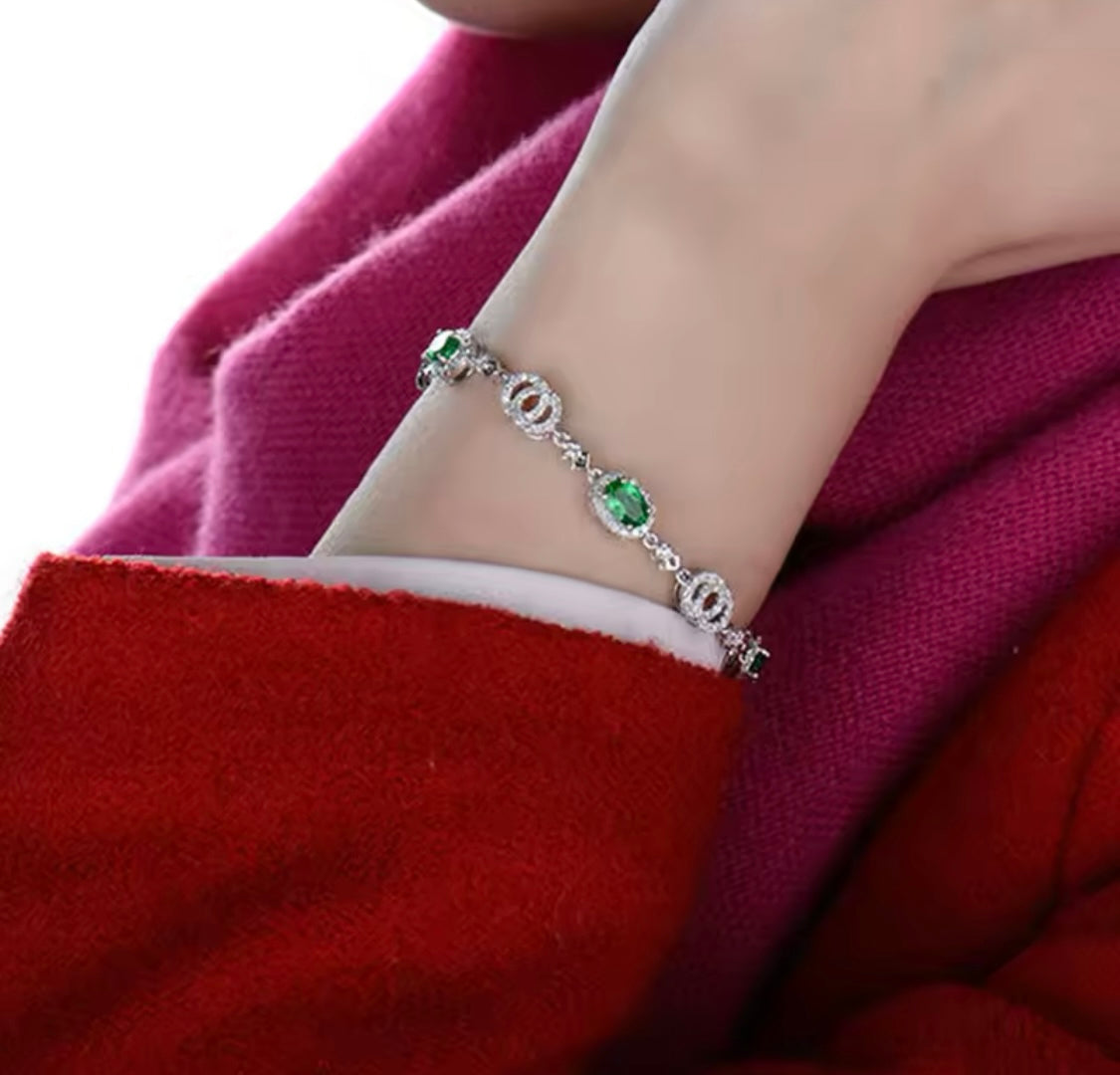 14Kt White Gold 1.25 ct Emerald Bracelet with Diamonds 0.76 ct