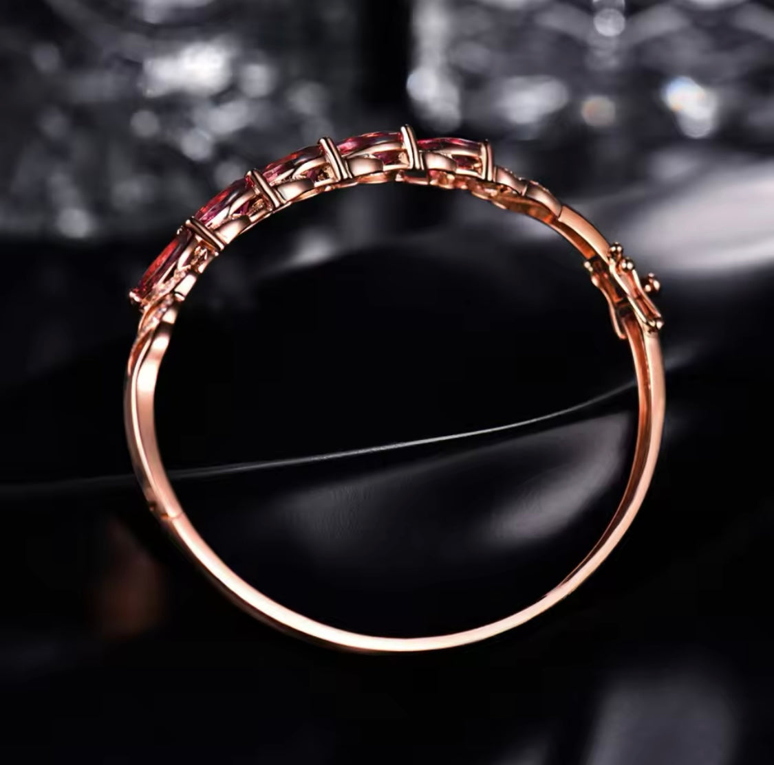 Náramek z růžového zlata 18Kt s červeným turmalínem 3,60 ct a diamanty 0,32 ct
