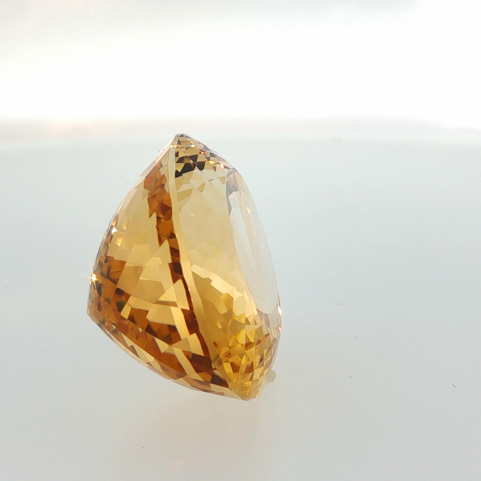 Natural citrine, oval cut, 106.05 ct, loose gemstone, view 4.