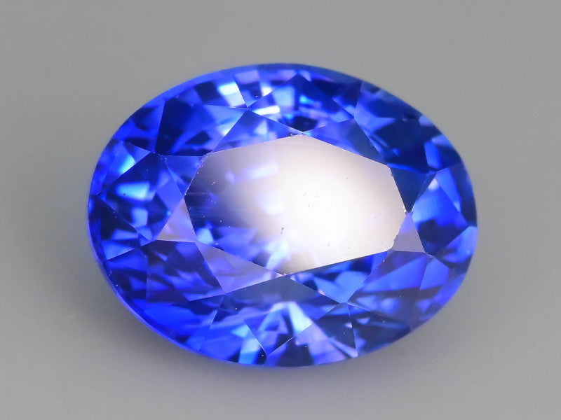 Natural cornflower blue sapphire, 2.27 carats, oval mixed cut, transparent blue color, heated, IGI certified gemstone