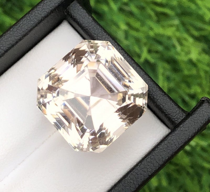 Kunzite 47.50 ct – Peach Pink, Asscher Cut, Untreated