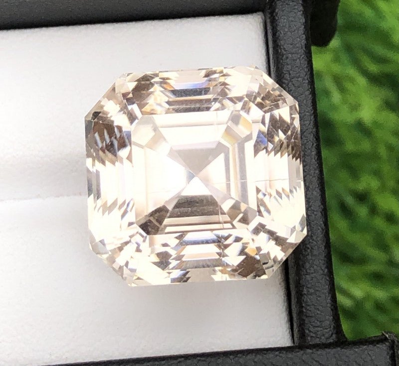 Kunzite 47.50 ct – Peach Pink, Asscher Cut, Untreated