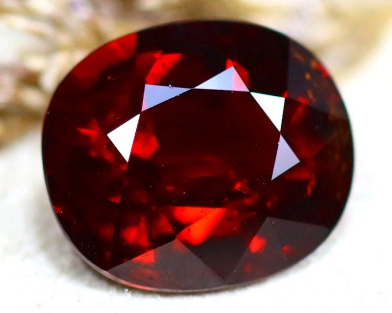Natural almandine Garnet 8.98 ct – Vivid Blood Red, Oval Cut