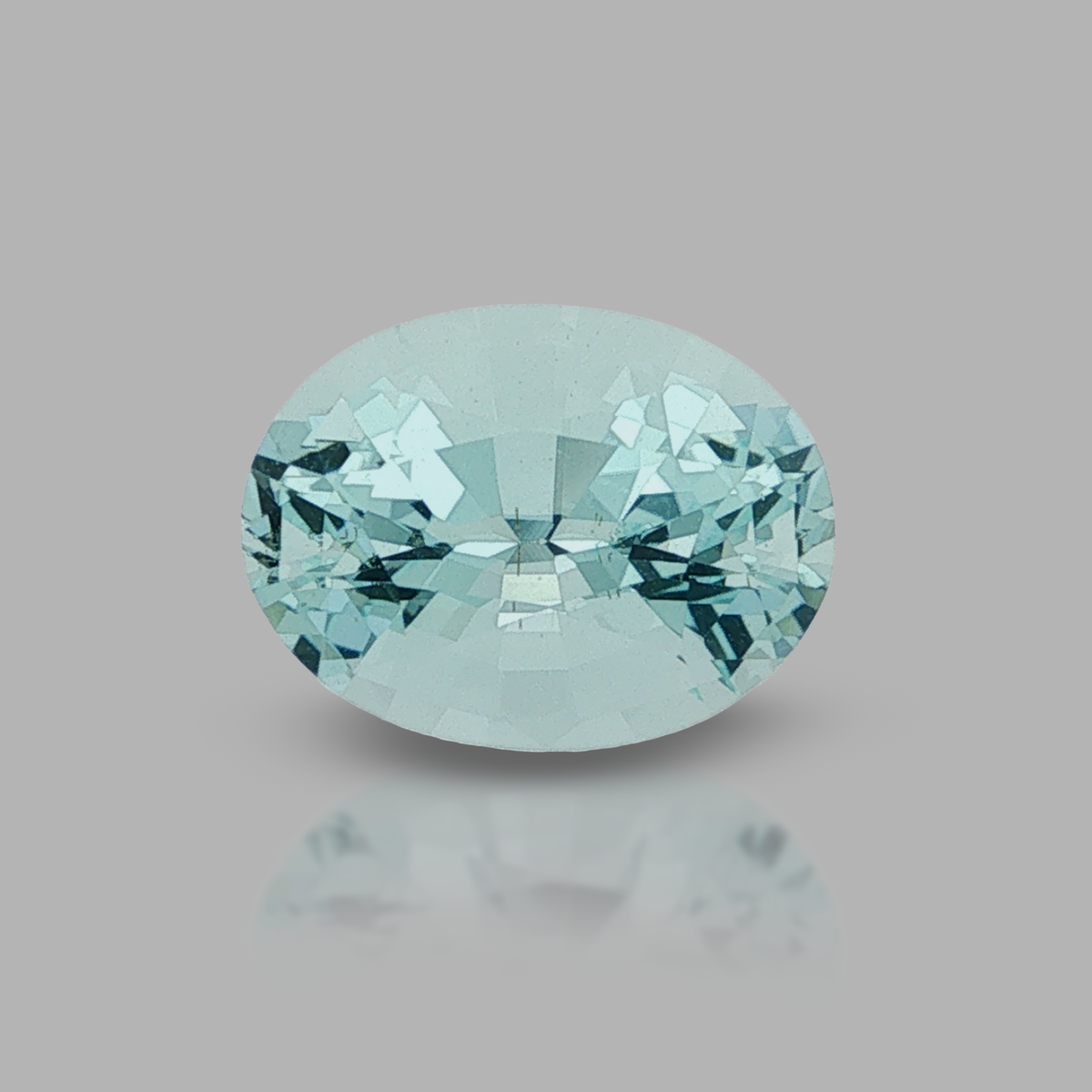 Natural untreated aquamarine, oval cut, 5.12 ct, loose gemstone.