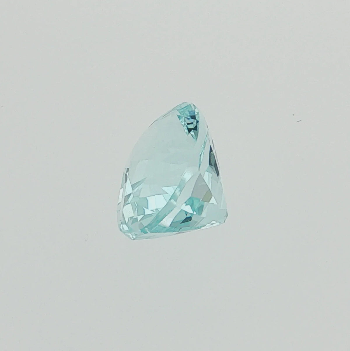 Natural untreated aquamarine, oval cut, 5.12 ct, loose gemstone, view 4.