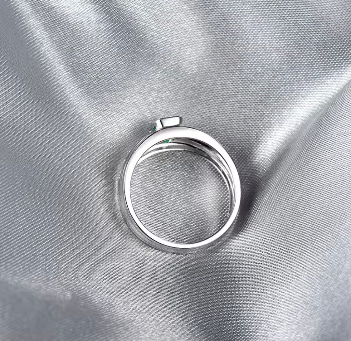 14K white gold natural emerald and diamond unisex ring back and setting view