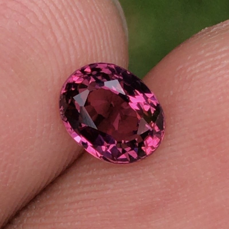 Natural Garnet 0.97 ct – Oval Cut, Untreated, Rose Pink