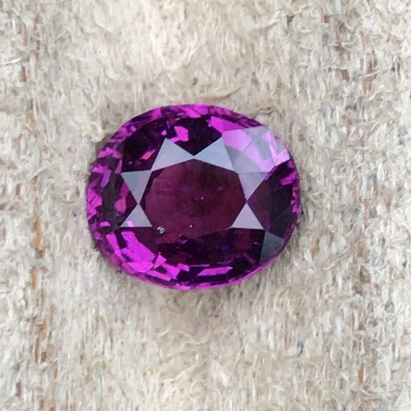 Natural Garnet 1.35 ct – Oval Cut, Untreated, Pinkish Violet