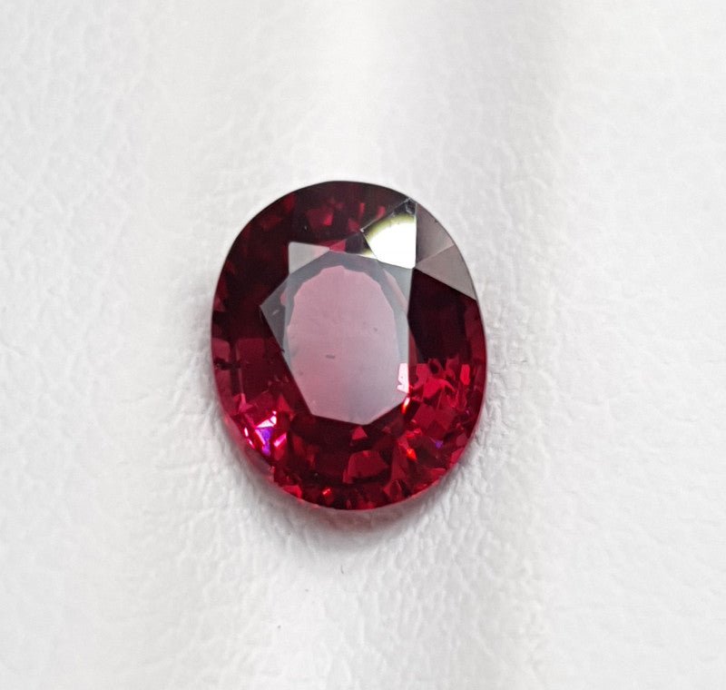 Natural Malawi Garnet 1.80 ct – Oval Cut, Untreated