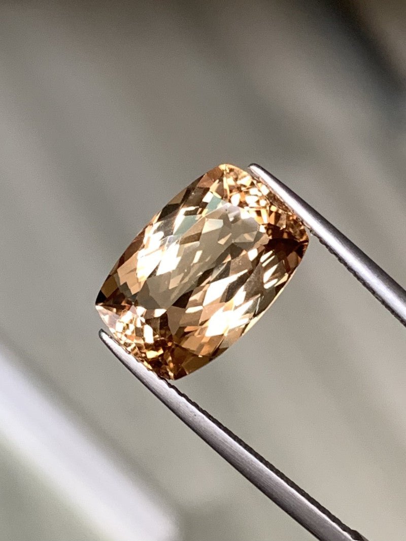 Natural morganite, pinkish-peach, cushion cut, 5.48 ct, loose gemstone, view 4.