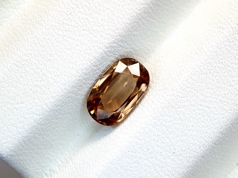 Natural Orange Zircon 2.60 ct – Oval Cut, Untreated