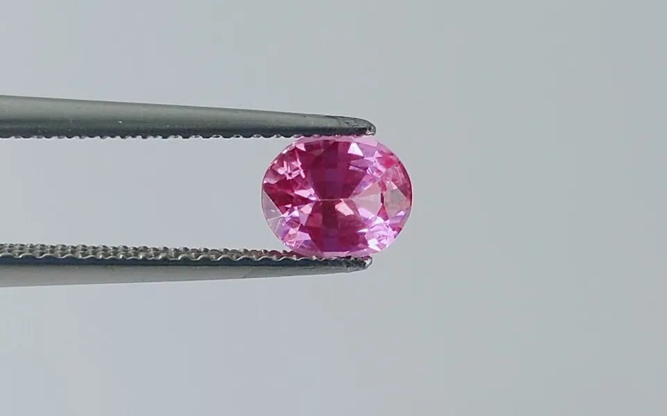 Natural Padparadscha Sapphire 0.95 ct – Oval Cut, Untreated, Certified