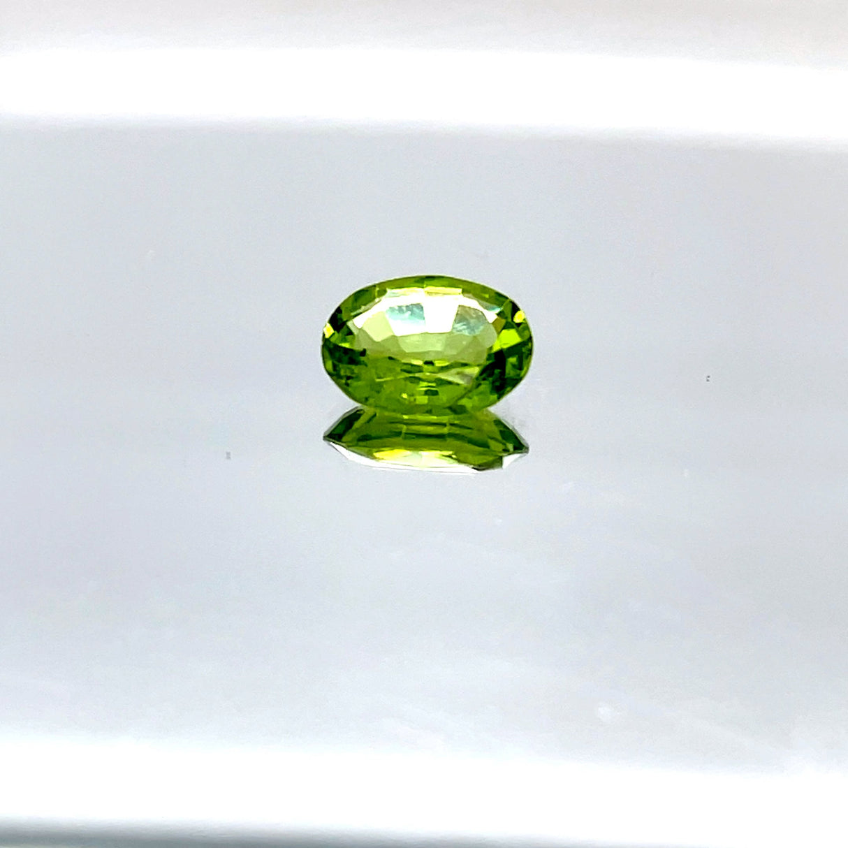 Natural Peridot 1.80 ct – Green, Oval Cut, Untreated