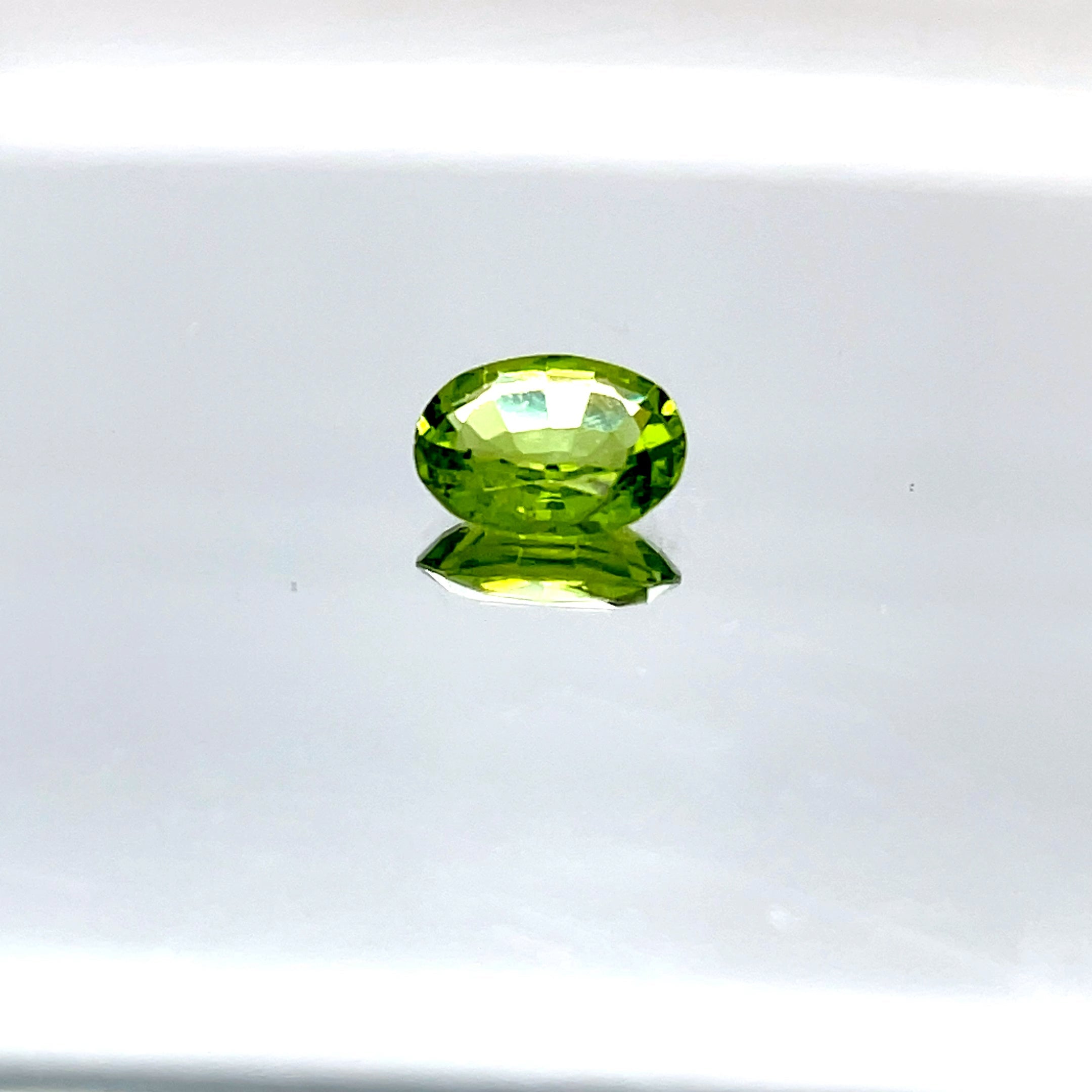 Natural Peridot 1.80 ct – Green, Oval Cut, Untreated
