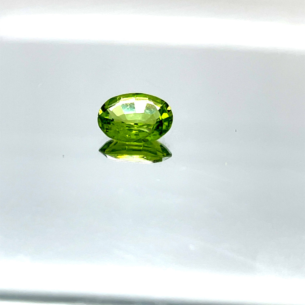 Natural Peridot 1.80 ct – Green, Oval Cut, Untreated