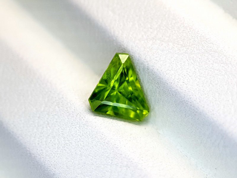 Natural Peridot 1.85 ct – Green, Trilliant Cut, Untreated