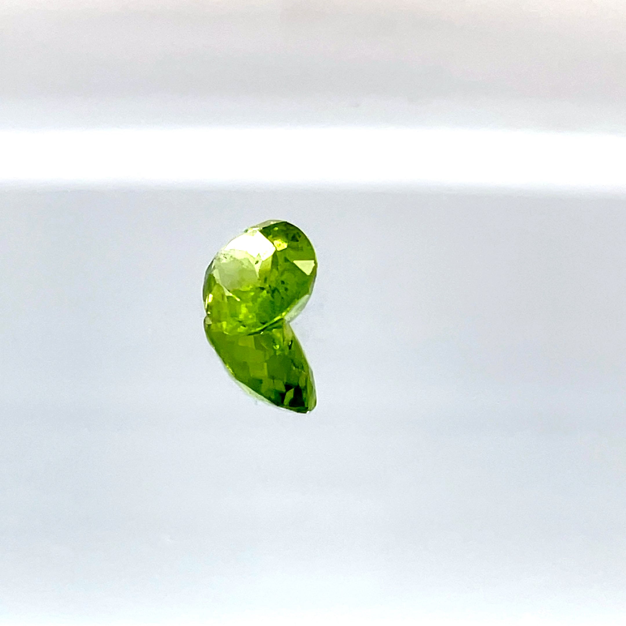 Natural Peridot 3.20 ct – Green, Oval Cut, Untreated