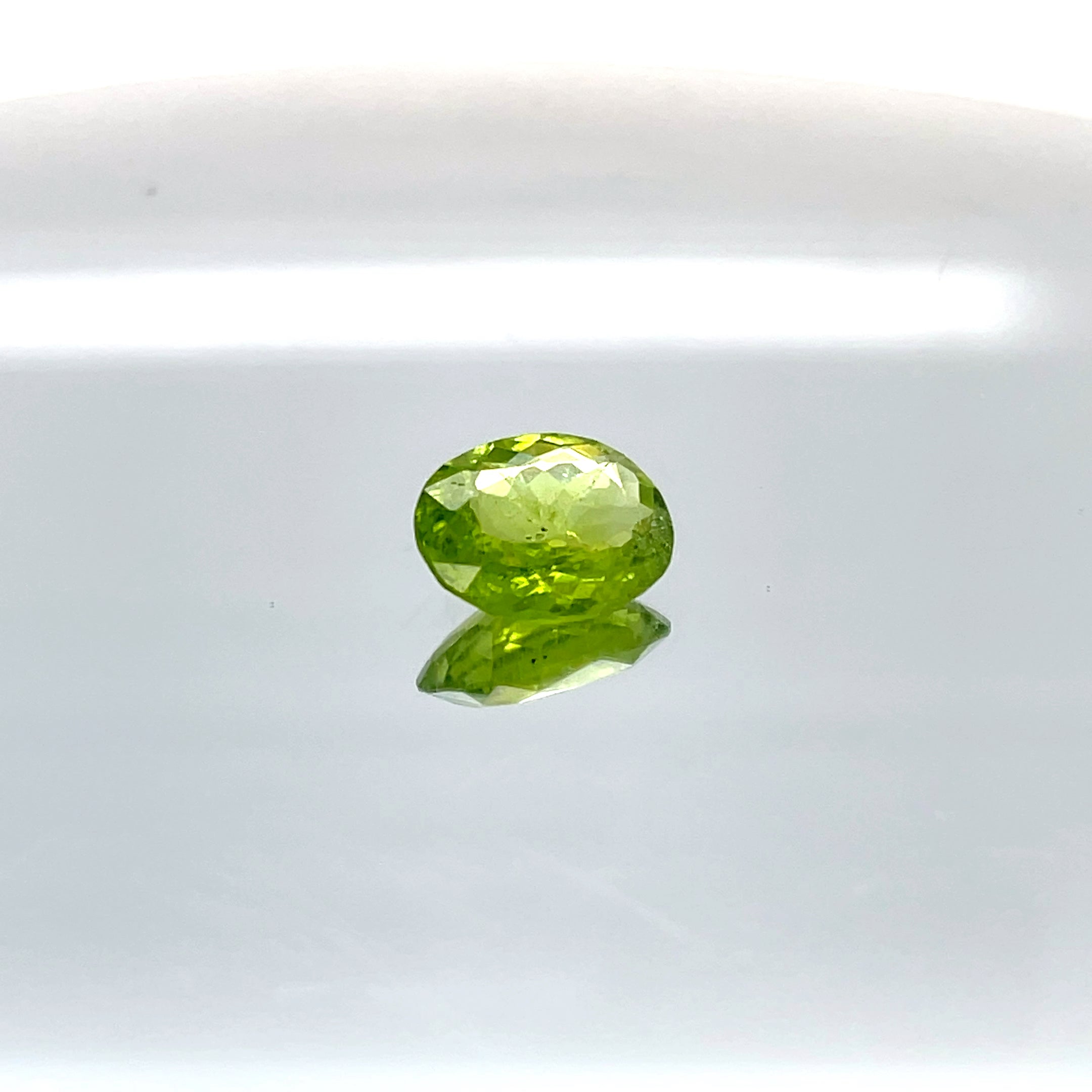 Natural Peridot 4.45 ct – Green, Oval Cut, Untreated