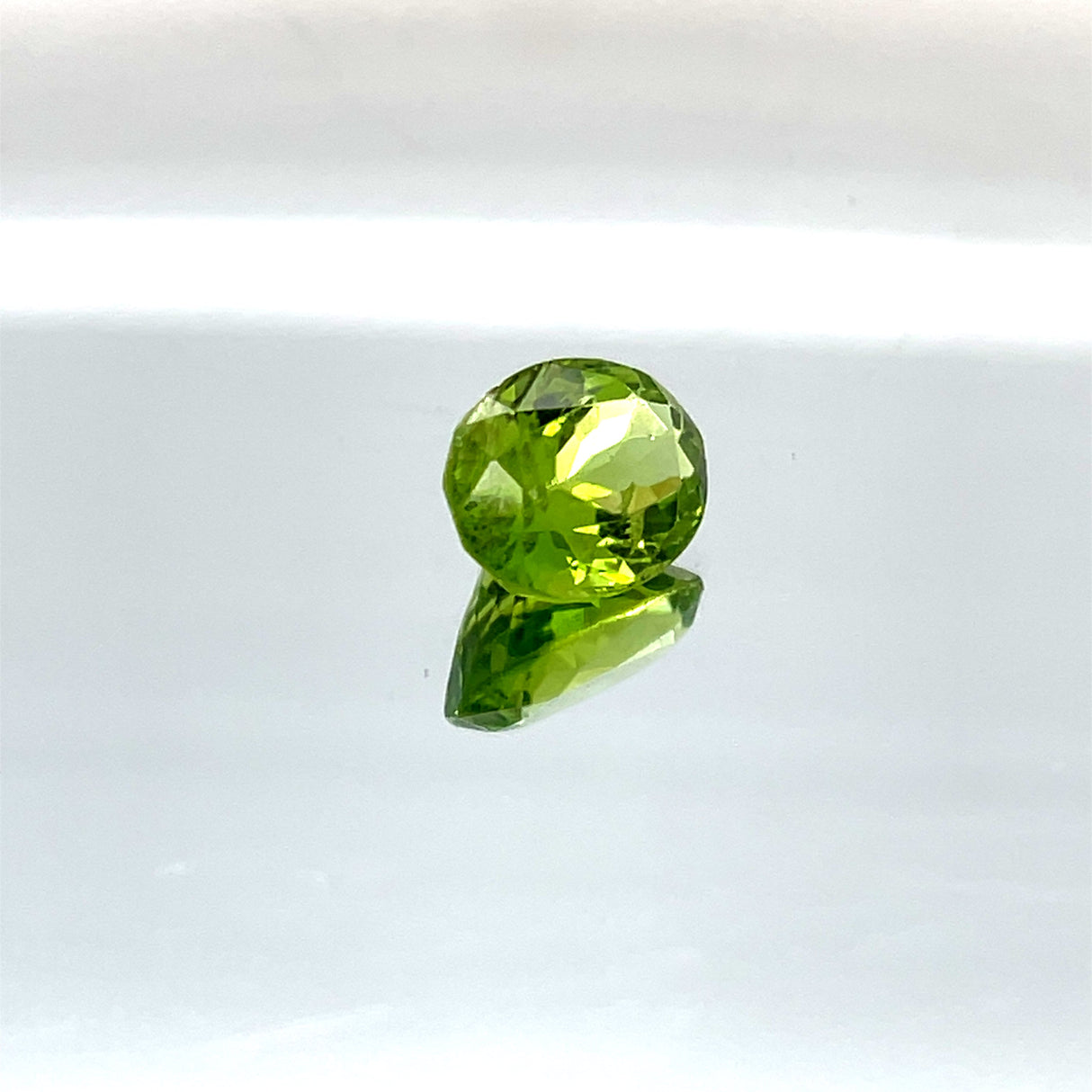 Natural Peridot 4.95 ct – Green, Oval Cut, Untreated