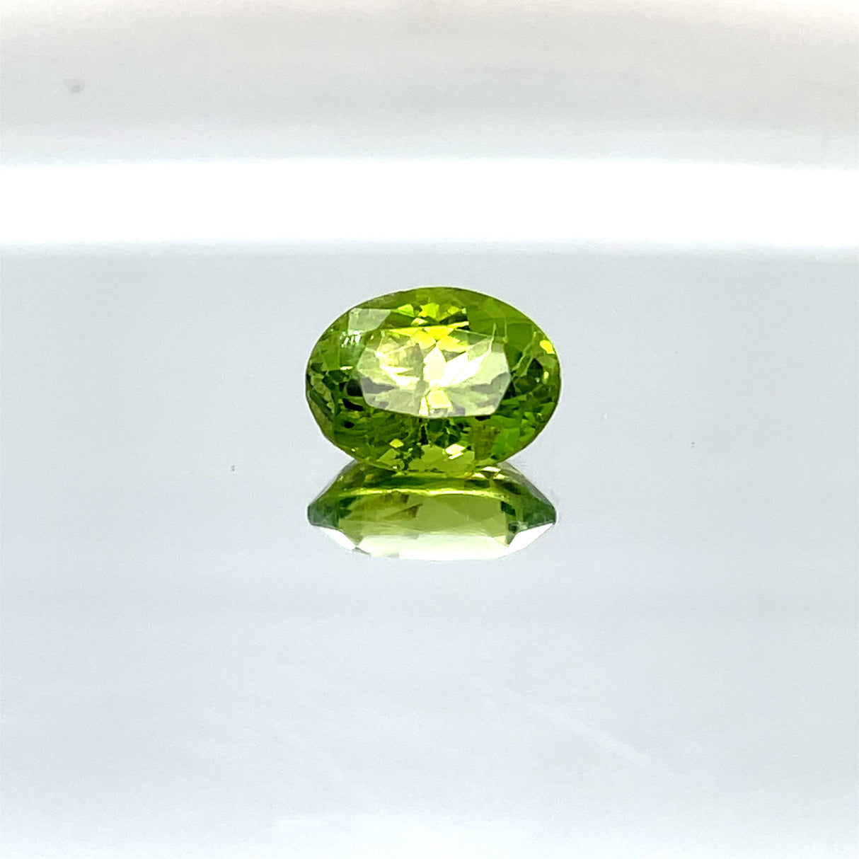 Natural Peridot 4.95 ct – Green, Oval Cut, Untreated