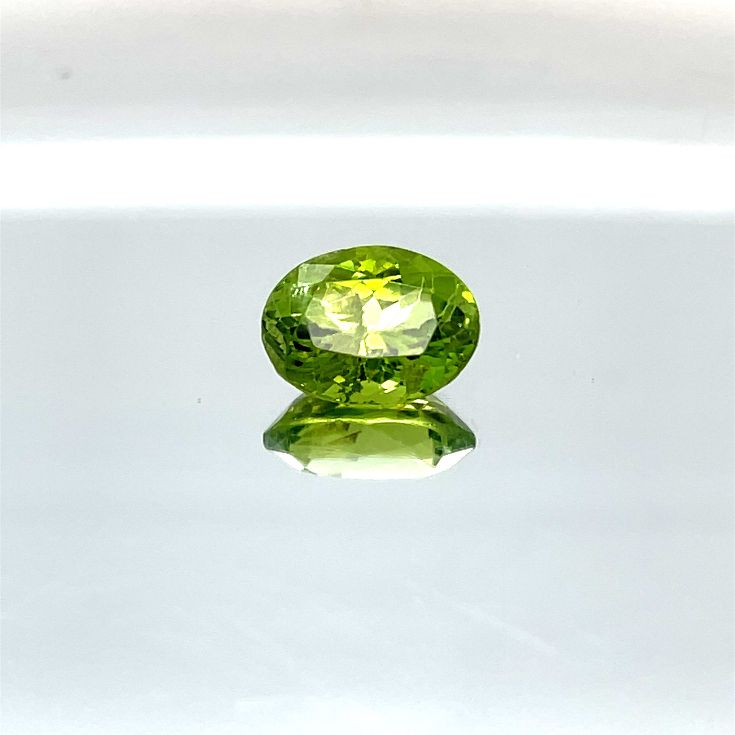 Natural Peridot 4.95 ct – Green, Oval Cut, Untreated