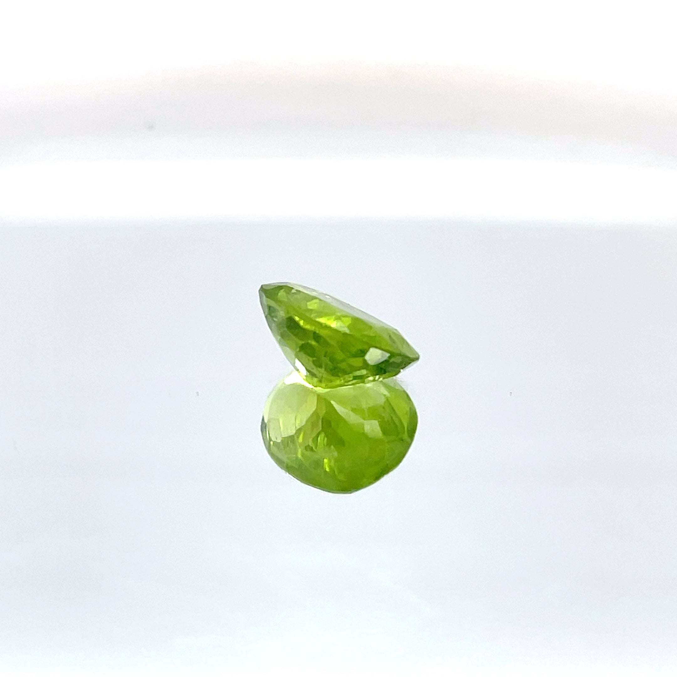 Natural Peridot 6.30 ct – Green, Oval Cut, Untreated