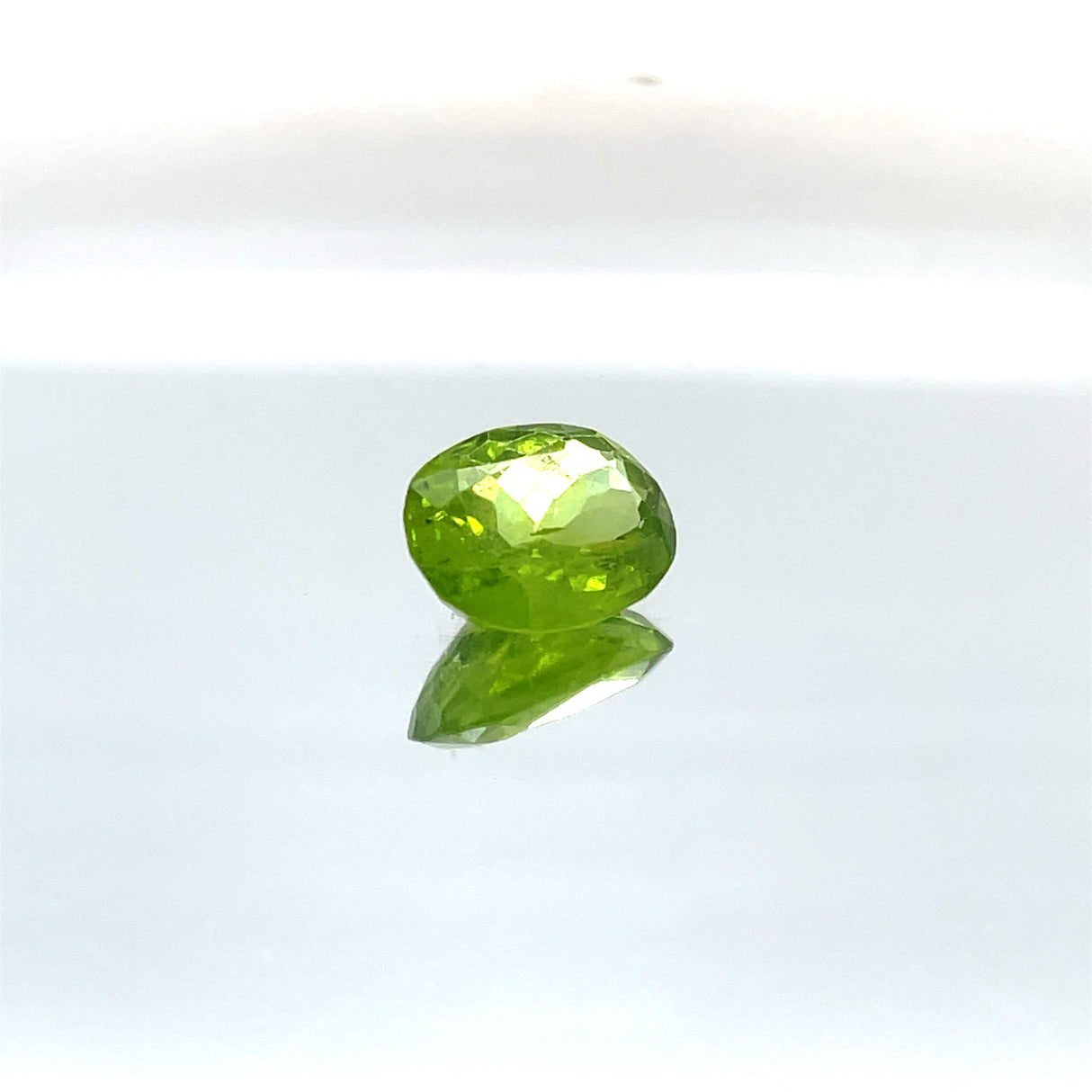 Natural Peridot 6.30 ct – Green, Oval Cut, Untreated