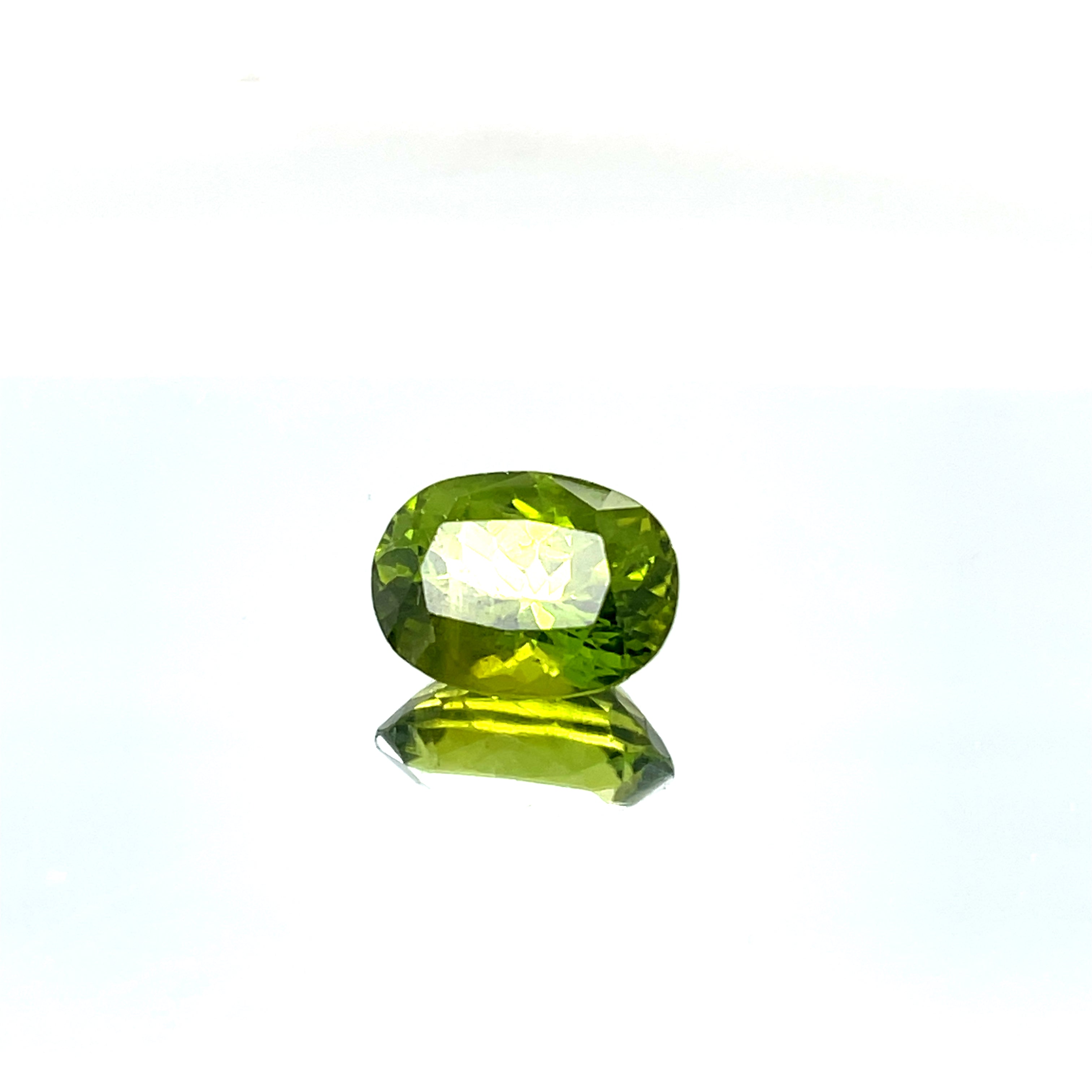 Natural Peridot 6.80 ct – Green, Oval Cut, Untreated