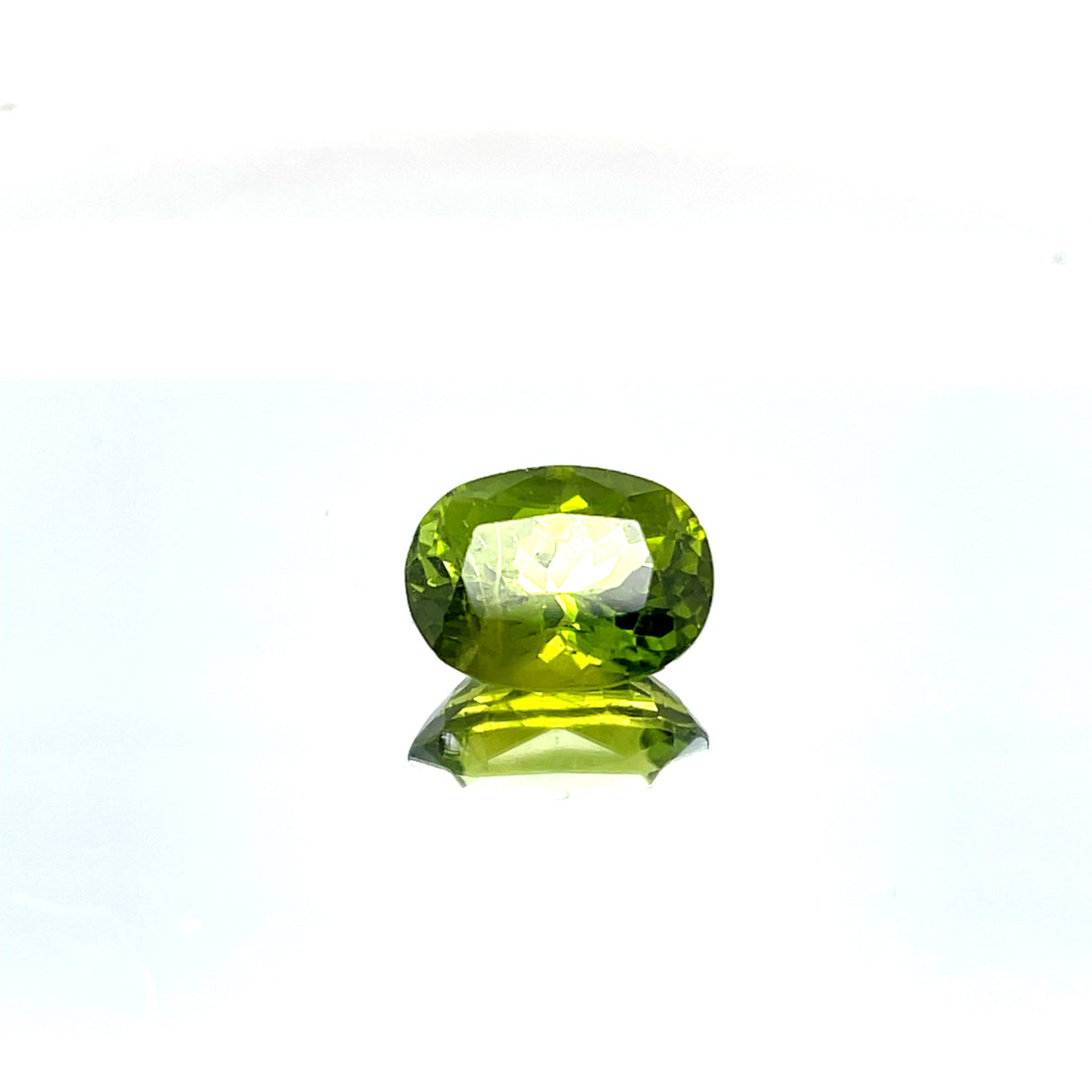 Natural Peridot 6.80 ct – Green, Oval Cut, Untreated