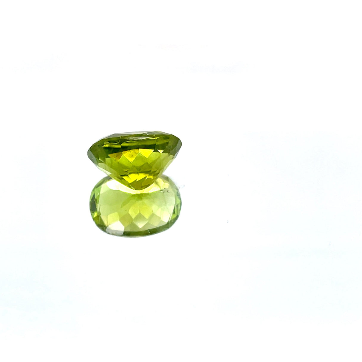 Natural Peridot 6.80 ct – Green, Oval Cut, Untreated