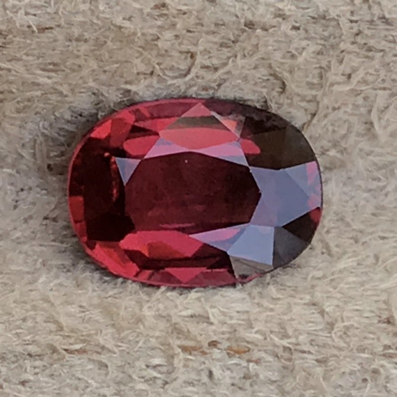 Natural Rhodolite Garnet 1.10 ct – Oval Cut, Untreated