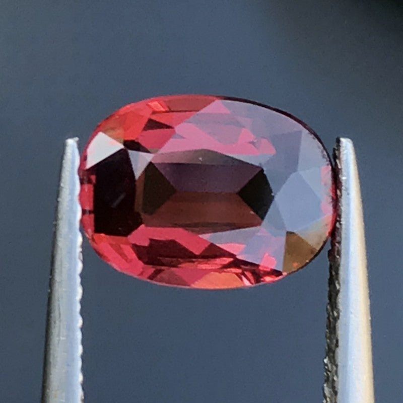 Natural Rhodolite Garnet 1.10 ct – Oval Cut, Untreated