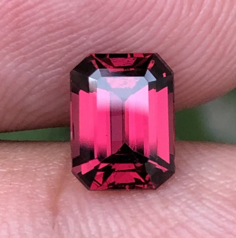 Natural Rhodolite Garnet 2.30 ct – Rectangular Cut, Untreated, Certified