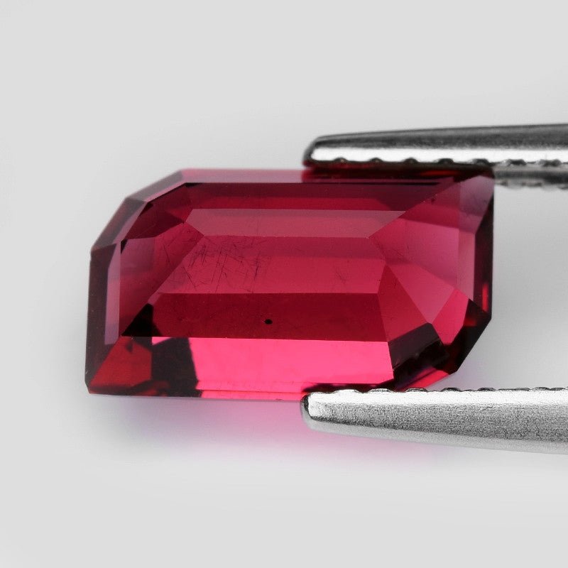 Natural Rhodolite Garnet 2.65 ct – Fancy Cut, Untreated