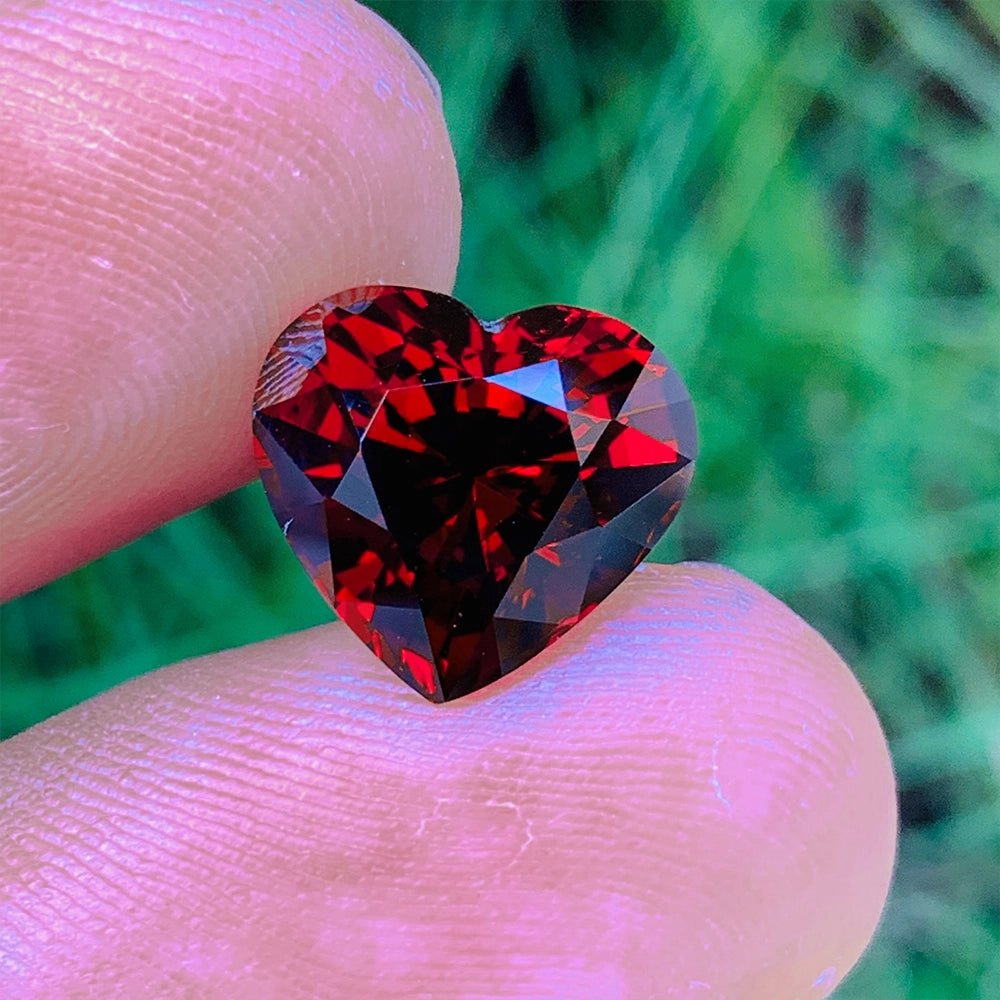 Natural Rhodolite Garnet - 8.21 ct, Heart Cut