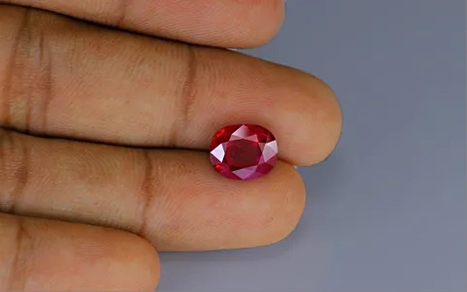 Natural Ruby 4.24 ct – Vivid Red "Pigeon’s Blood", Oval Cut, Burma, GRS Certified