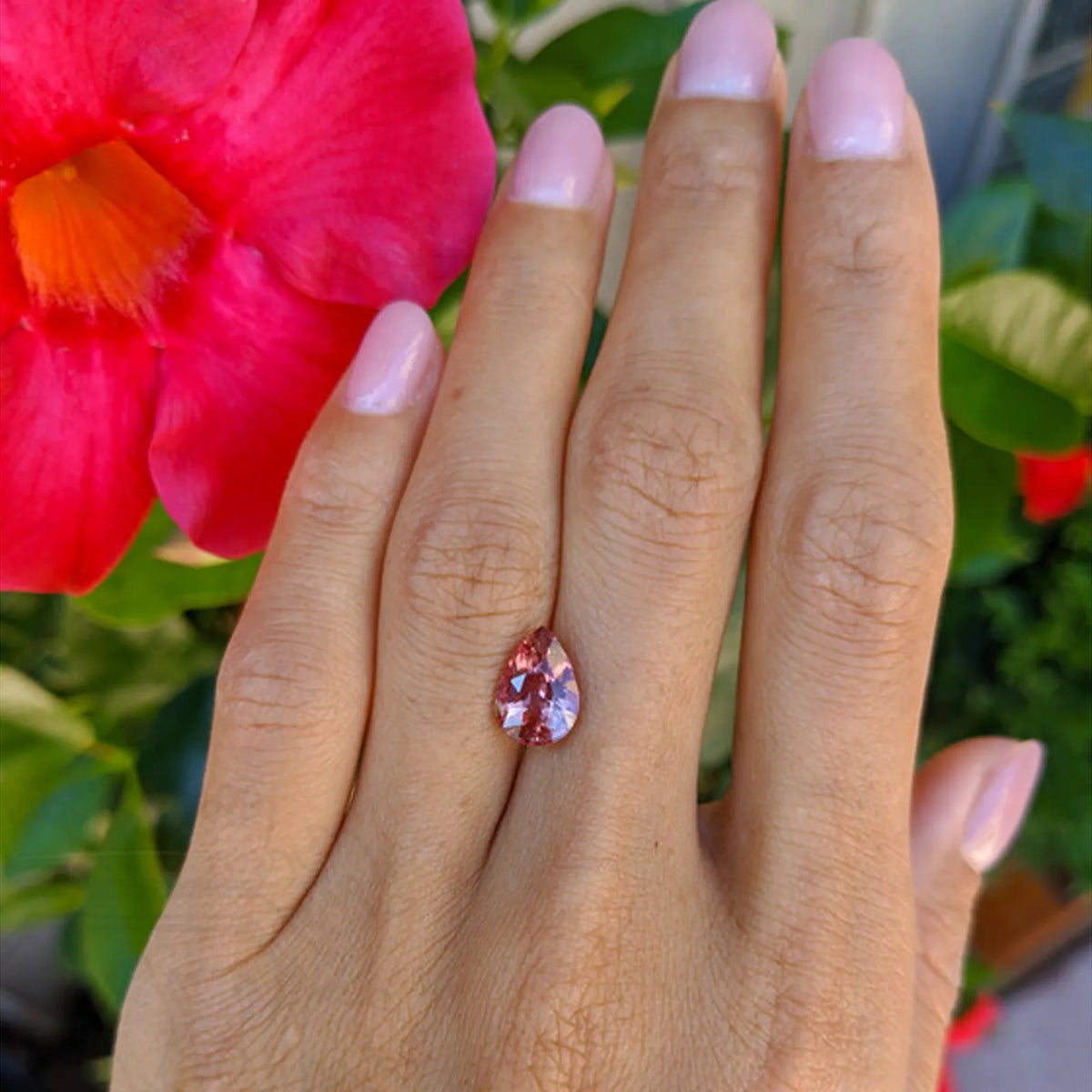Natural h sapphire, natural padparadscha, pear cut, 3.01 ct, loose gemstone, view 2.