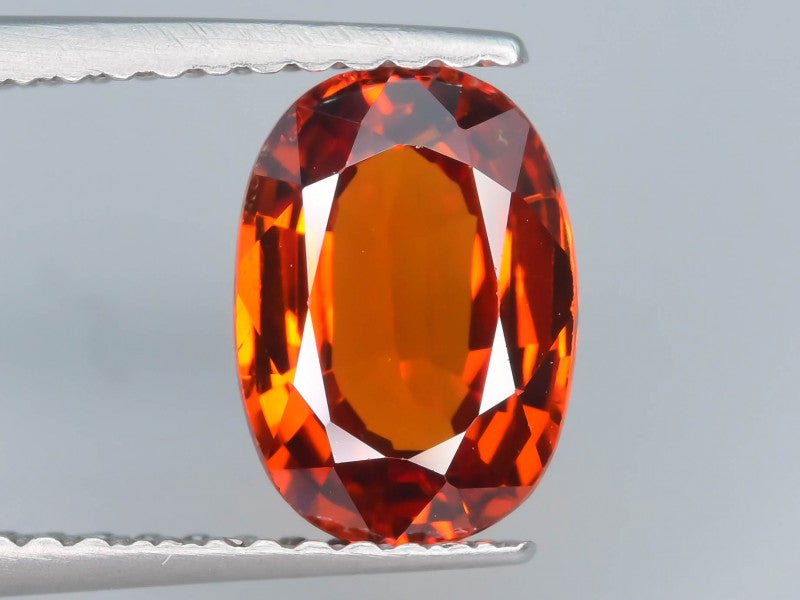 Grenat Spessartite Naturel Ovale 2,42 Carats - Rouge, Transparent, Non Traité, Neuf Sans Emballage