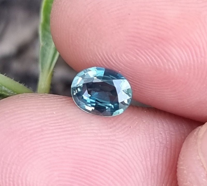 Natural blue sapphire 1.02 ct from Sri Lanka Ceylon oval gemstone