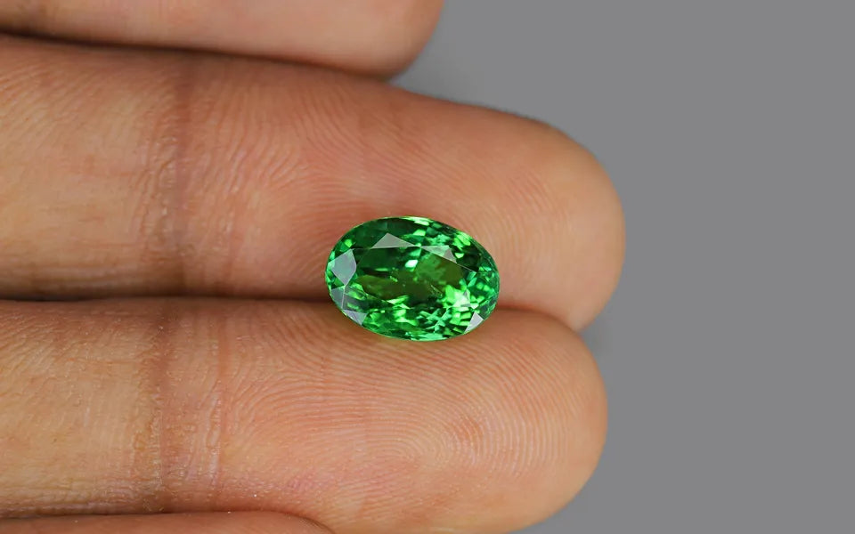 Natural tsavorite, green, oval cut, loose gemstone, view 4.