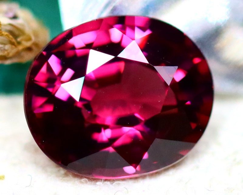 Natural Umbalite Garnet 2.58 ct – Oval Cut, Untreated