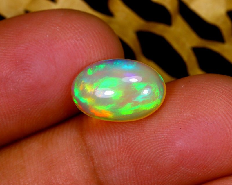 Natural Welo Opal 2.60 ct – Oval Cabochon, Untreated