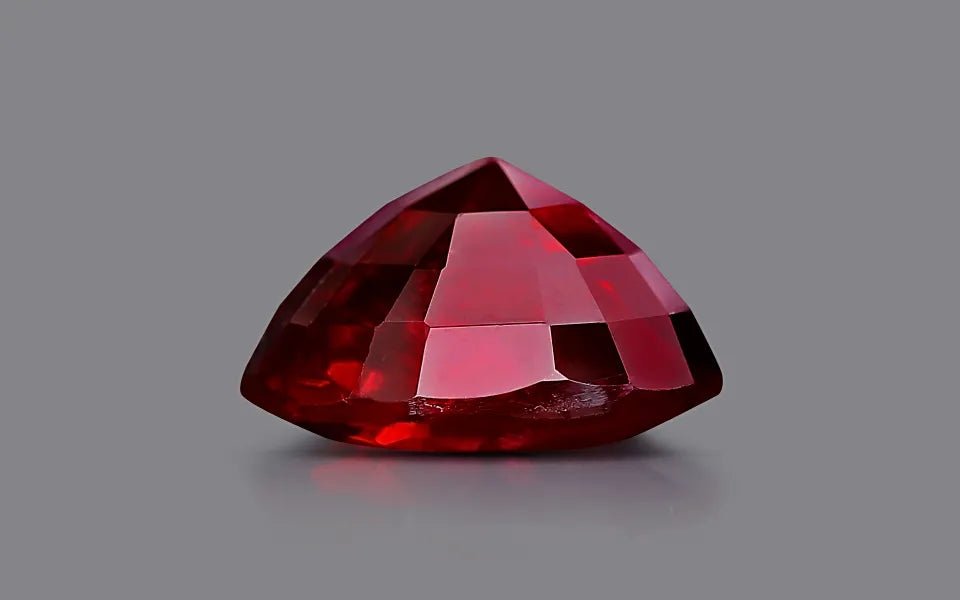 Natural unheated ruby, vivid red (grs type "pigeon's blood"), oval cut, 1.8 ct, loose gemstone.