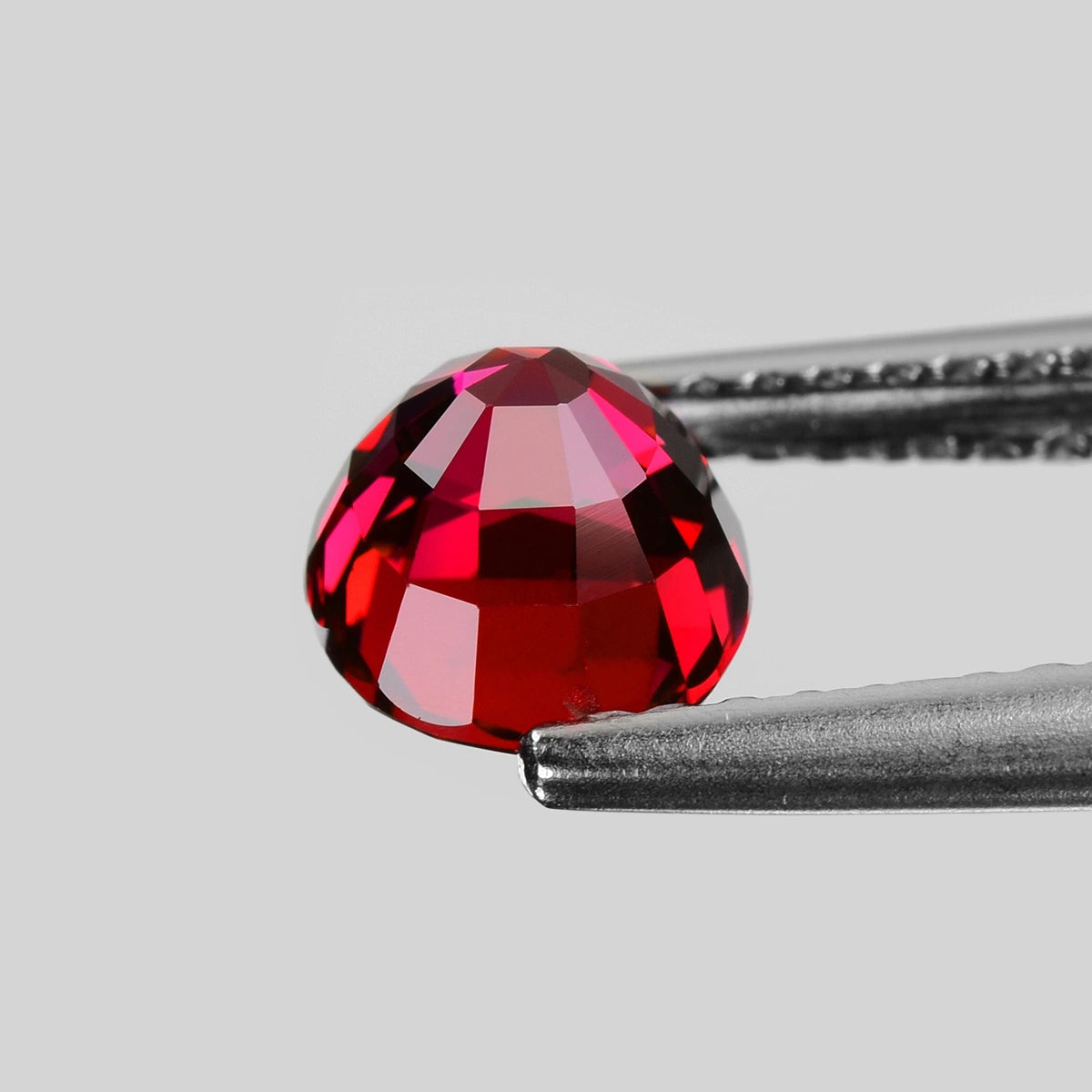 Natural Siam Ruby 1.35 ct – Oval Cut, Heated