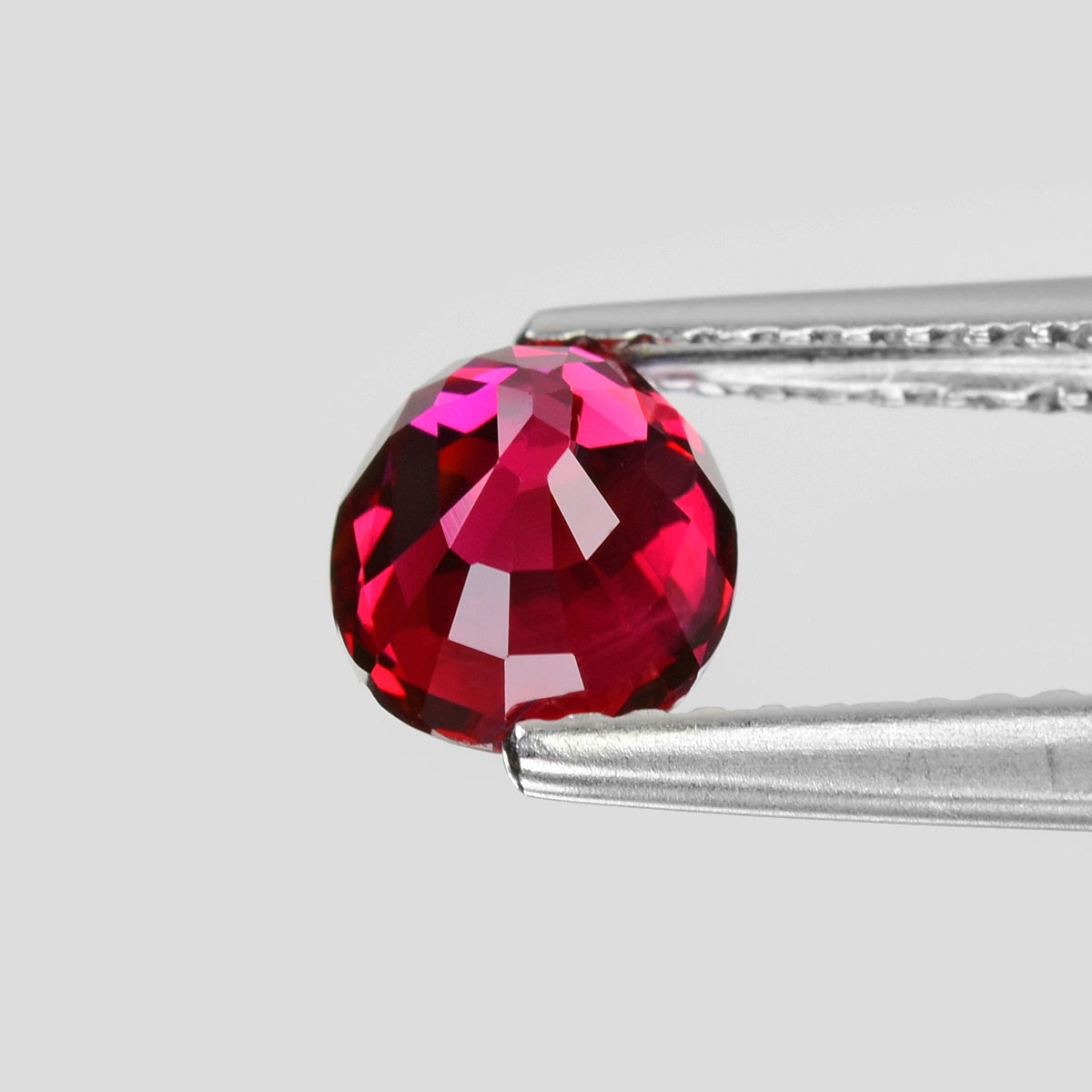 Natural Siam Ruby 1.35 ct – Oval Cut, Heated