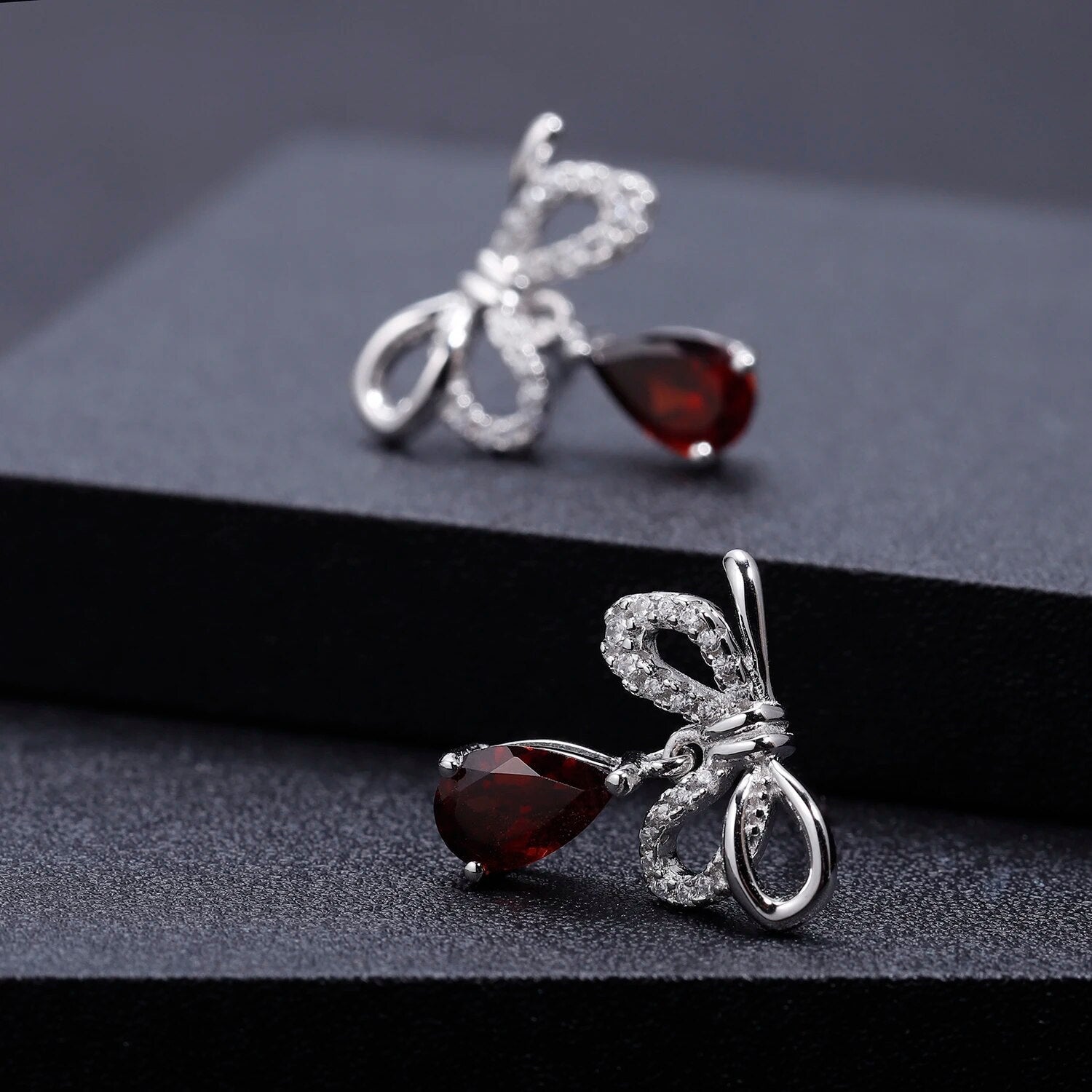 Silver 2.10 ct Garnet Earrings