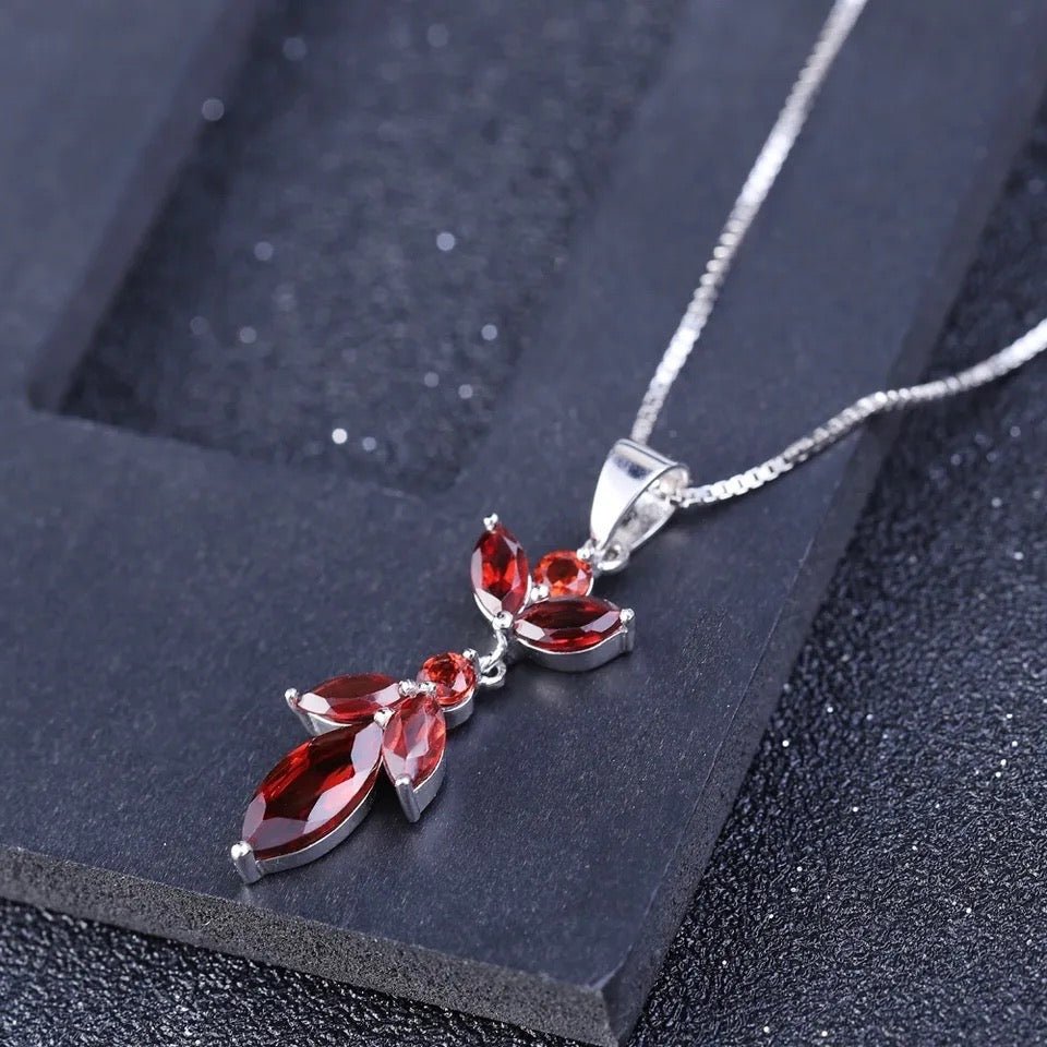 Silver 2.94 ct Garnet Pendant