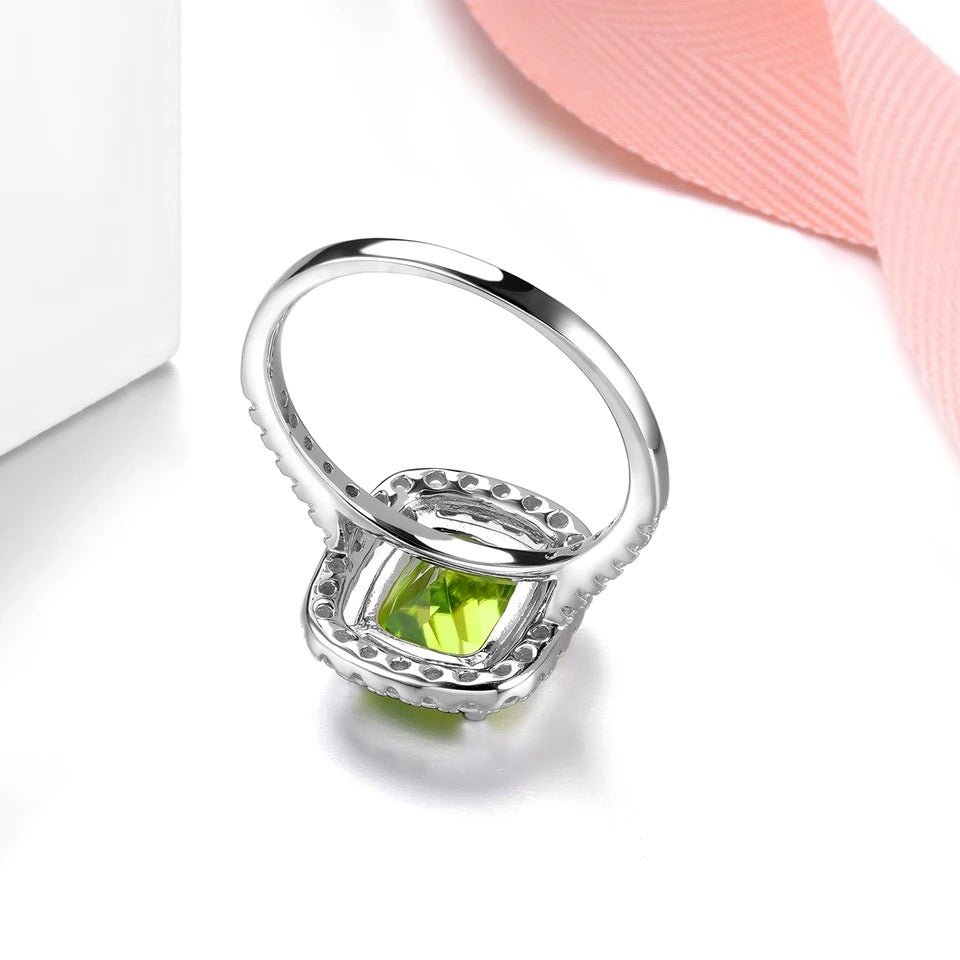 Silver 3.00 ct Peridot Ring