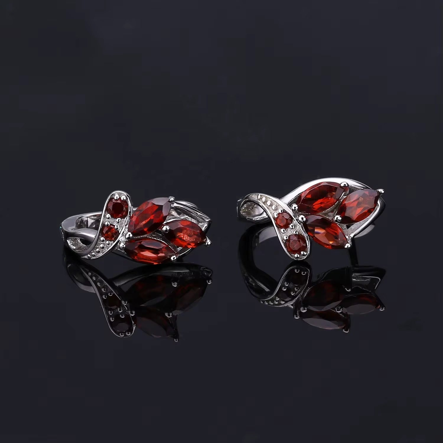 Silver 3.11 ct Garnet Earrings